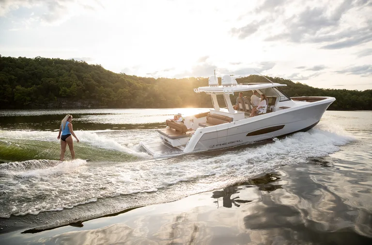 Regal Boats 38 Surf