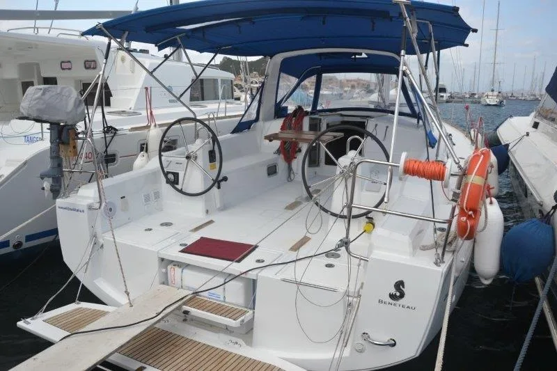 Beneteau Oceanis 38 used - photo 1