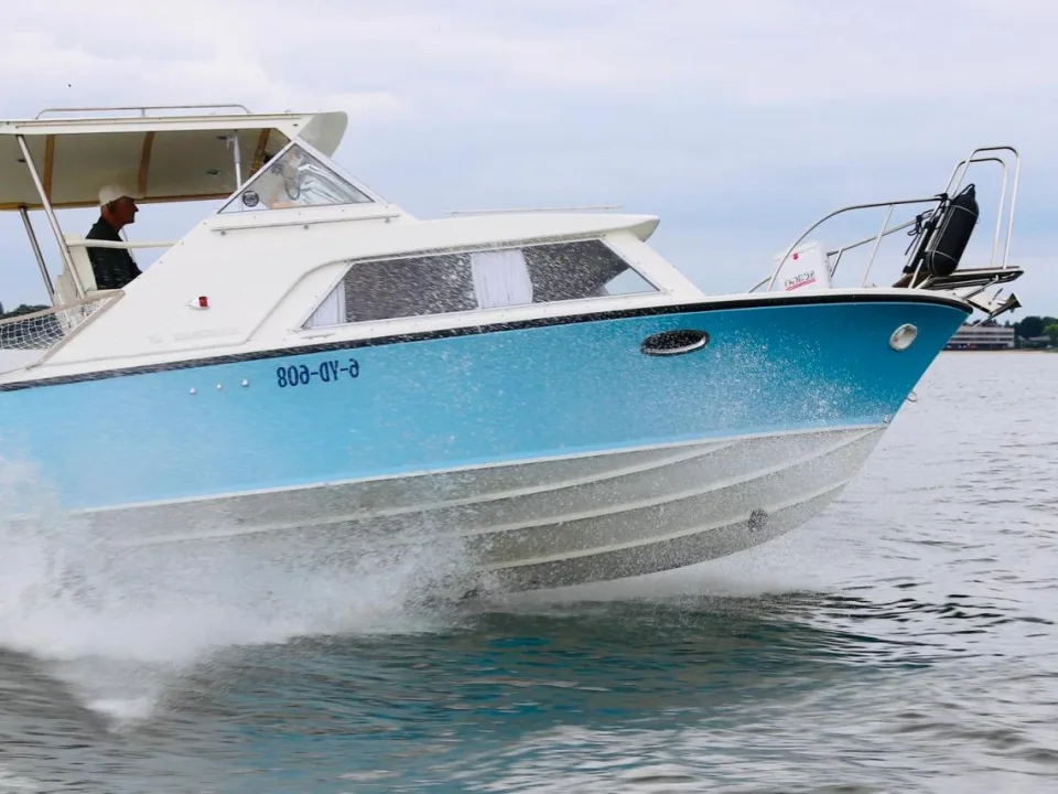 Bertram 25 Express Cruiser used - photo 1