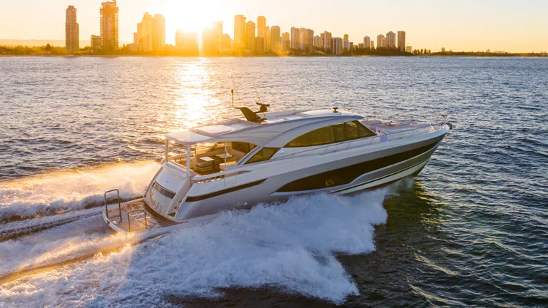 Riviera 6800 Sport Yacht Platinum Edition