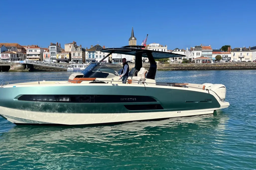 Invictus 320 GTS used - photo 1