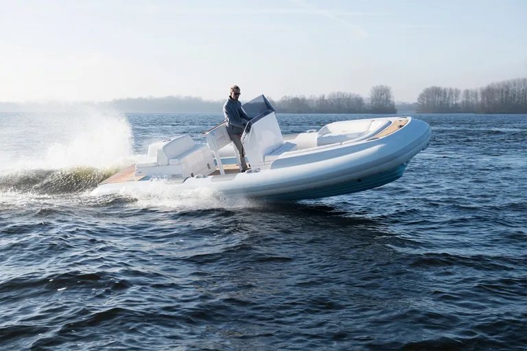 Xtenders 7.5m Peoplecarrier