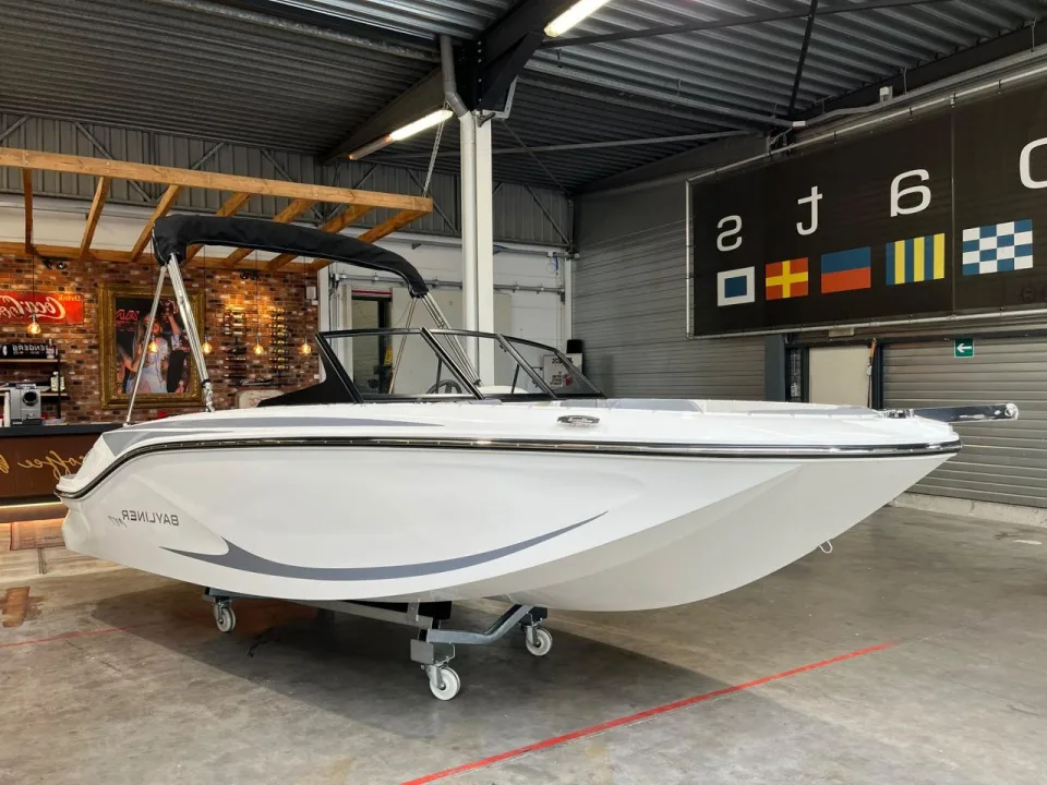 Bayliner M17 - white - engine to choose gebraucht - Foto 1
