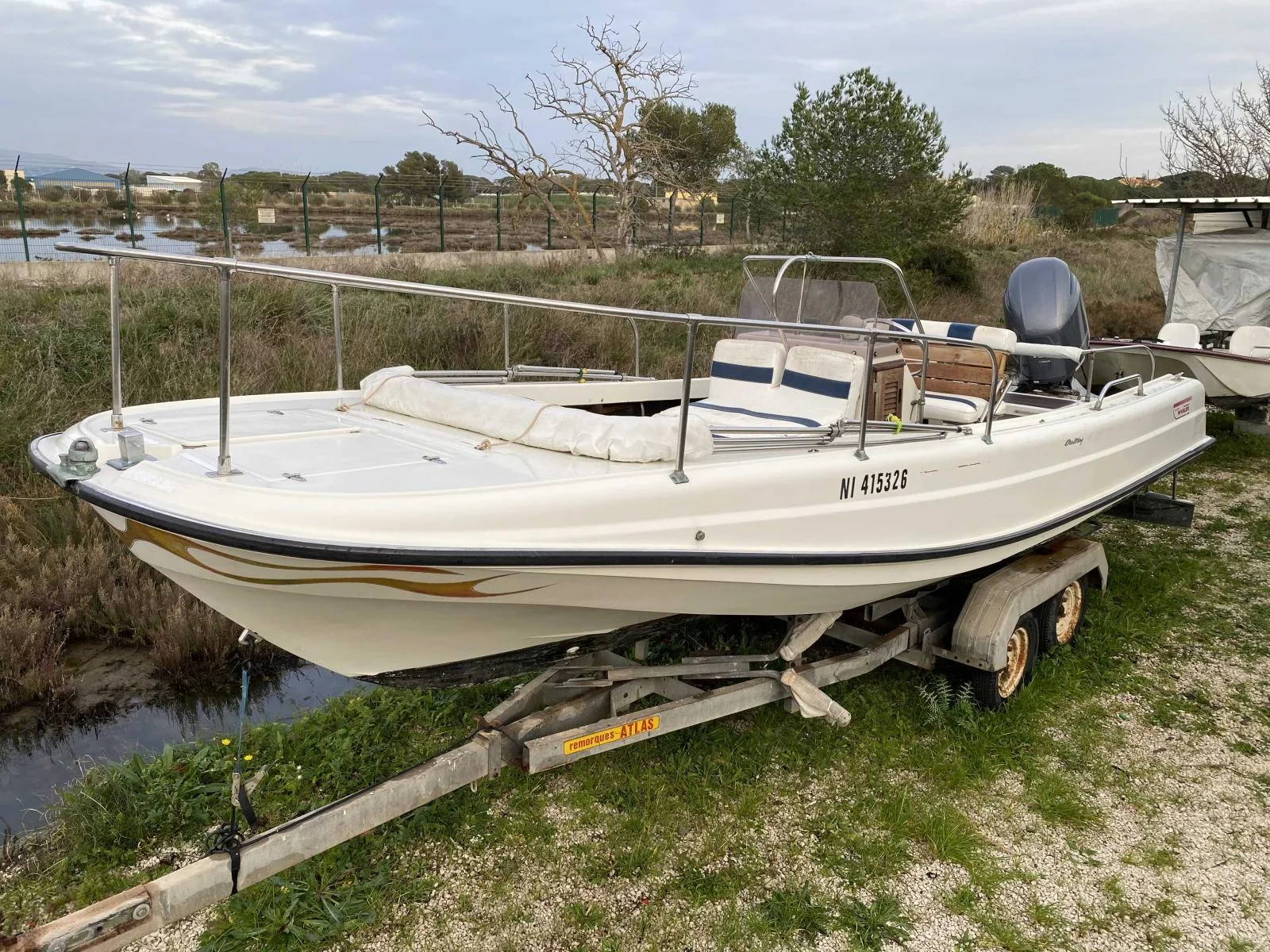 Boston Whaler 21 outrage used - photo 1
