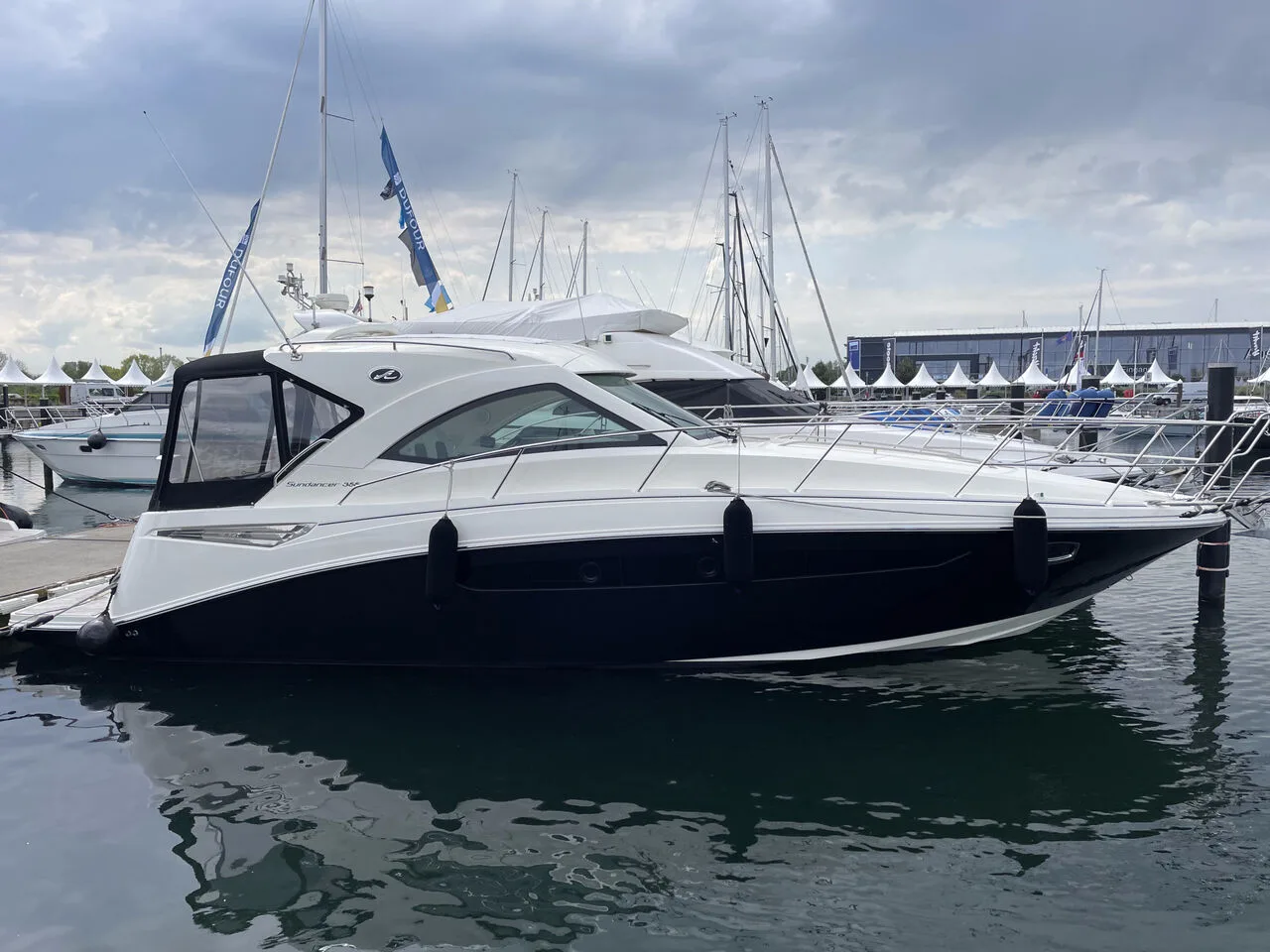 Sea Ray 355 DA Sundancer usato - foto 1