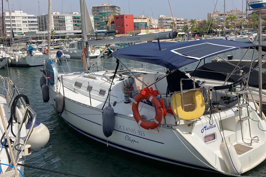 Beneteau Oceanis Clipper 323 used - photo 1