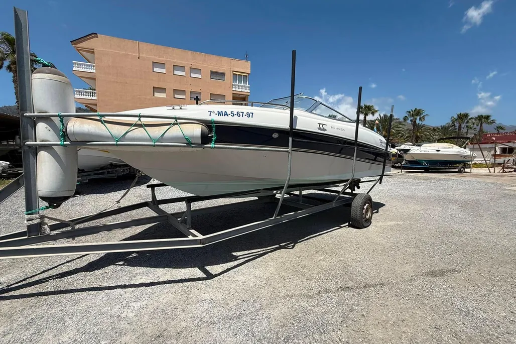 Four Winns 200 Horizon used - photo 1