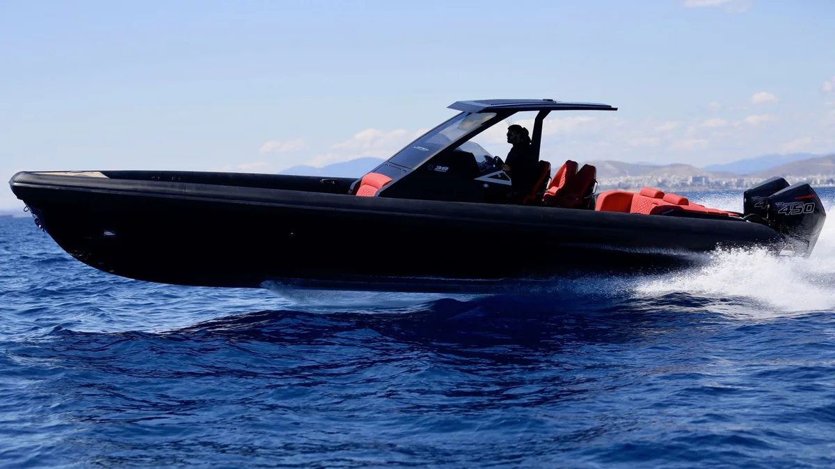Technohull 38 Grand Sport