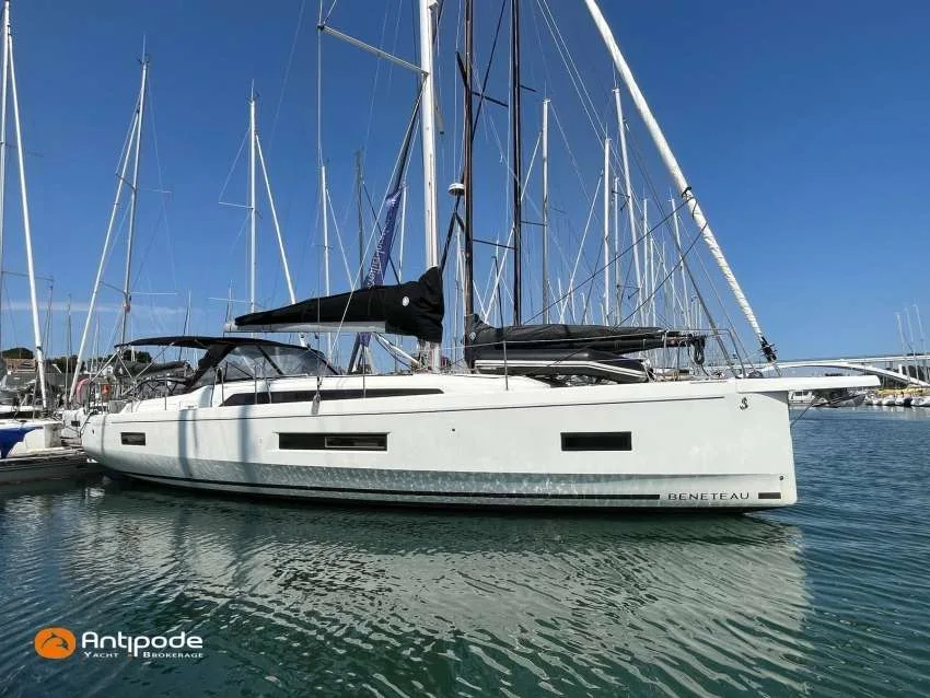 Beneteau OCEANIS 40.1 used - photo 1