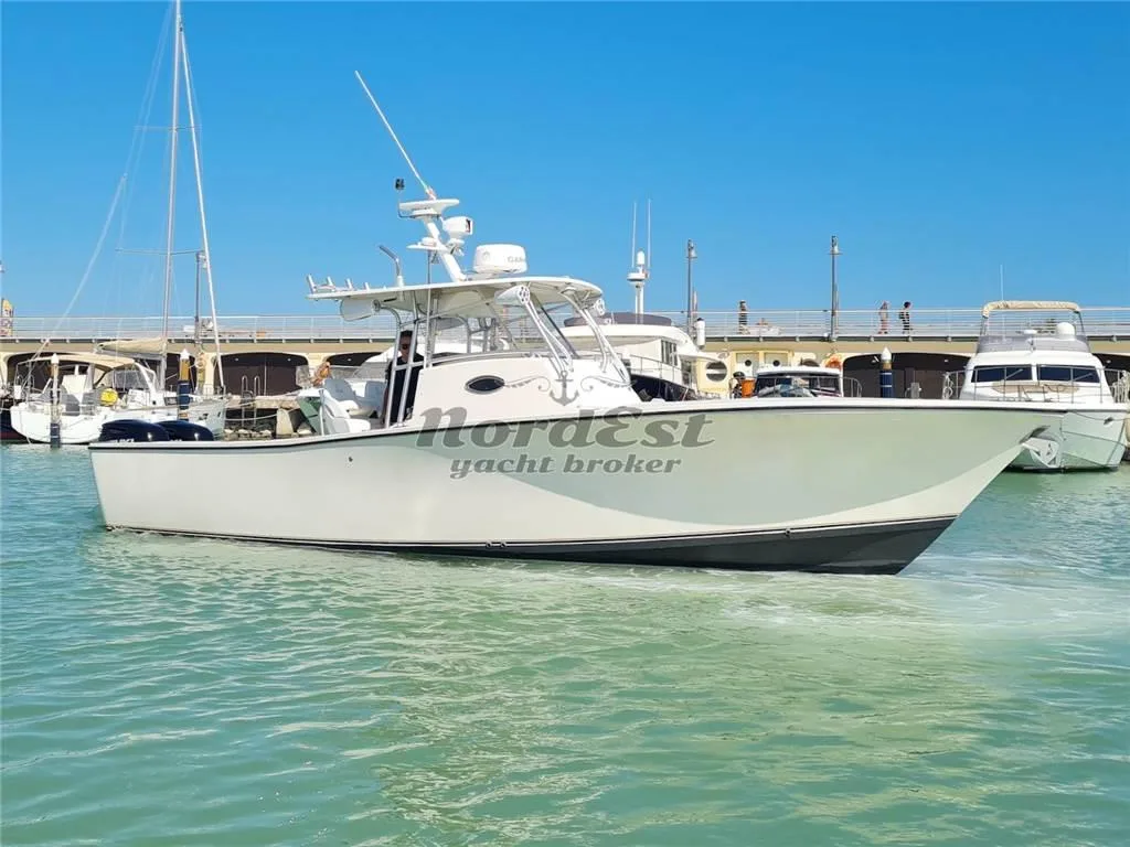 AL Custom 30 WA Walkaround used - photo 1