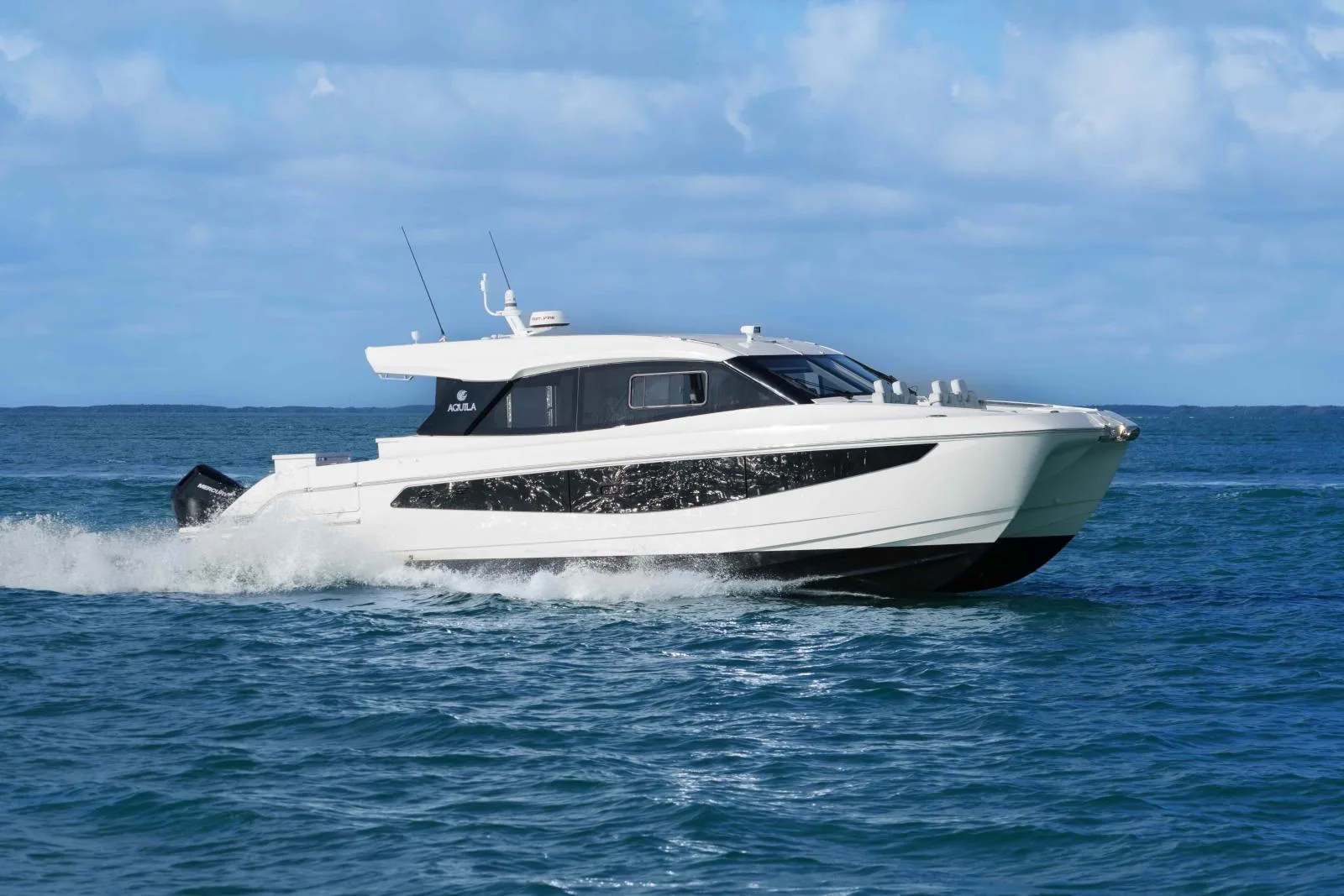 Aquila 42 coupe used - photo 1