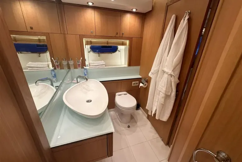 Sunseeker PREDATOR 84 used - hero image 14