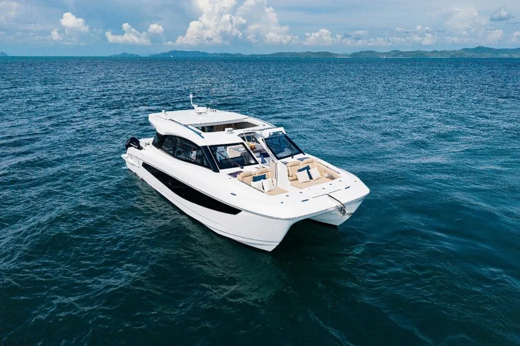 Aquila 42 Coupe used - photo 1