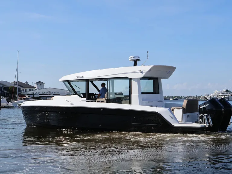 Cruisers Yachts 38 VTR EC