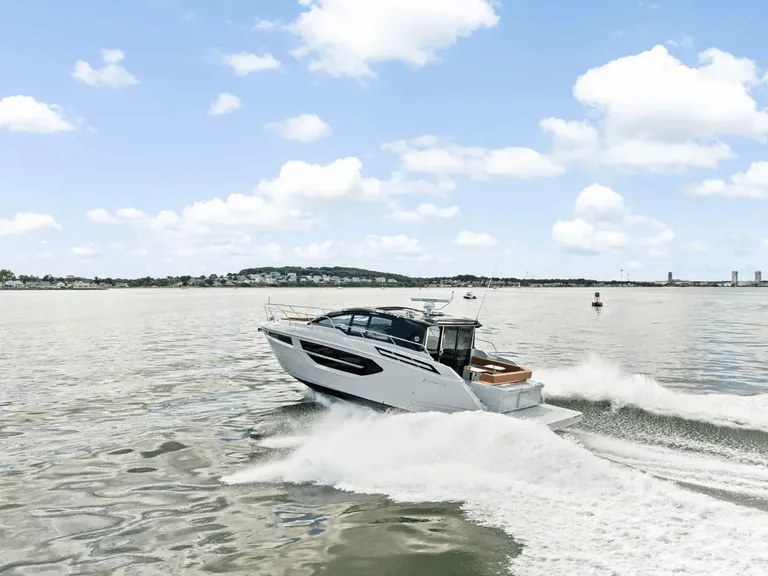 Cruisers Yachts 42 Cantius