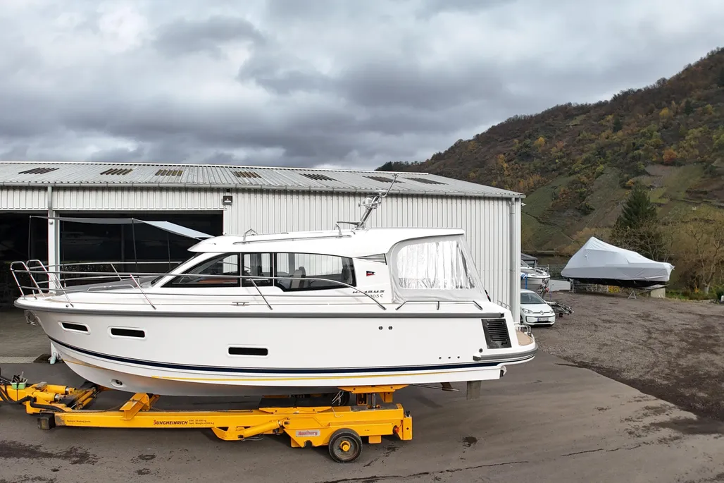 Nimbus 305 Coupe used - photo 1