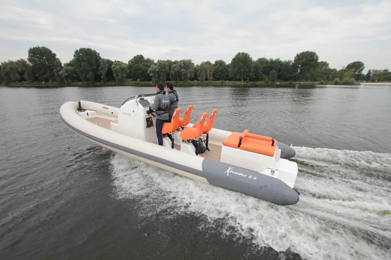 Xtenders 8.3M Fast Tender