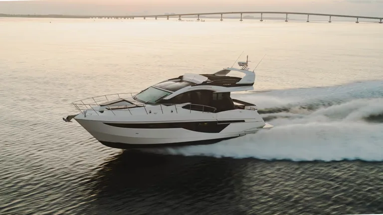 Galeon 470 Skydeck