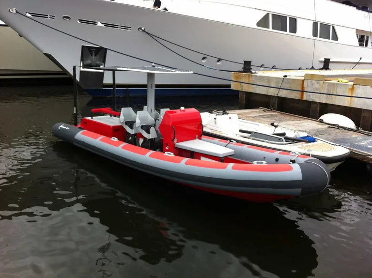 Xtenders 8.3m Exploration Tender