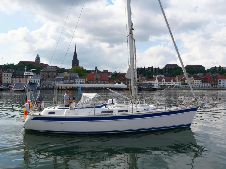 Hallberg-Rassy 37 used - photo 1