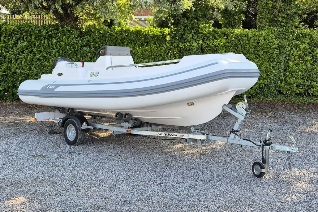 AB Inflatables Nautilus 15 DLX d'occasion - photo 1