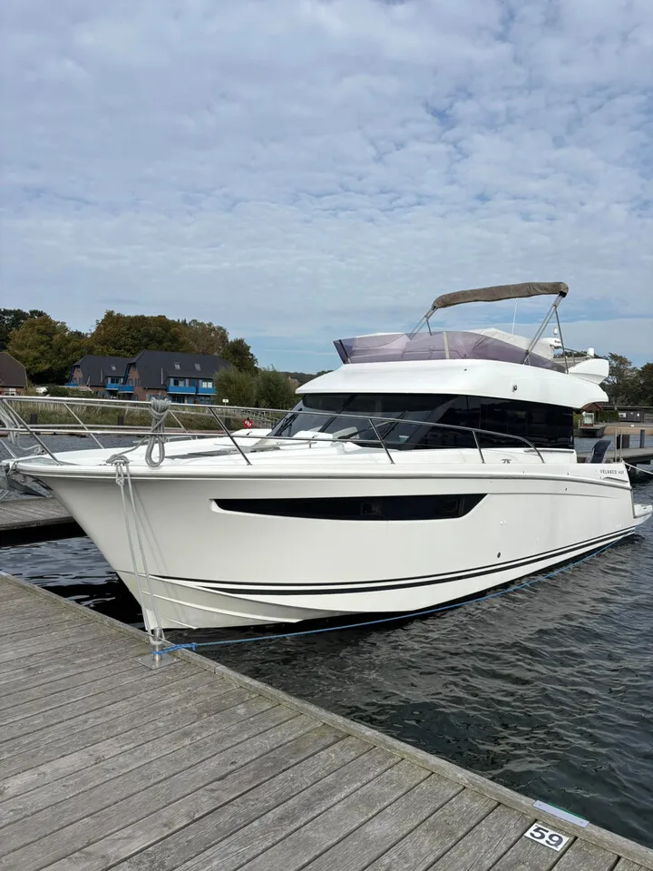 Jeanneau Velasco 43 F used - photo 1
