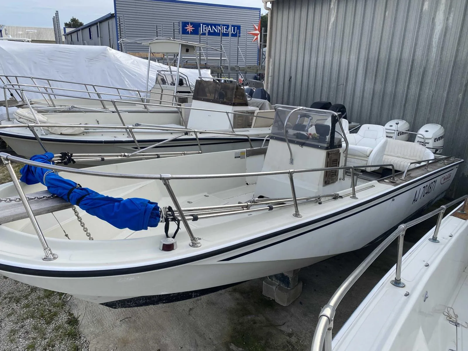 Boston Whaler 22 outrage used - photo 1