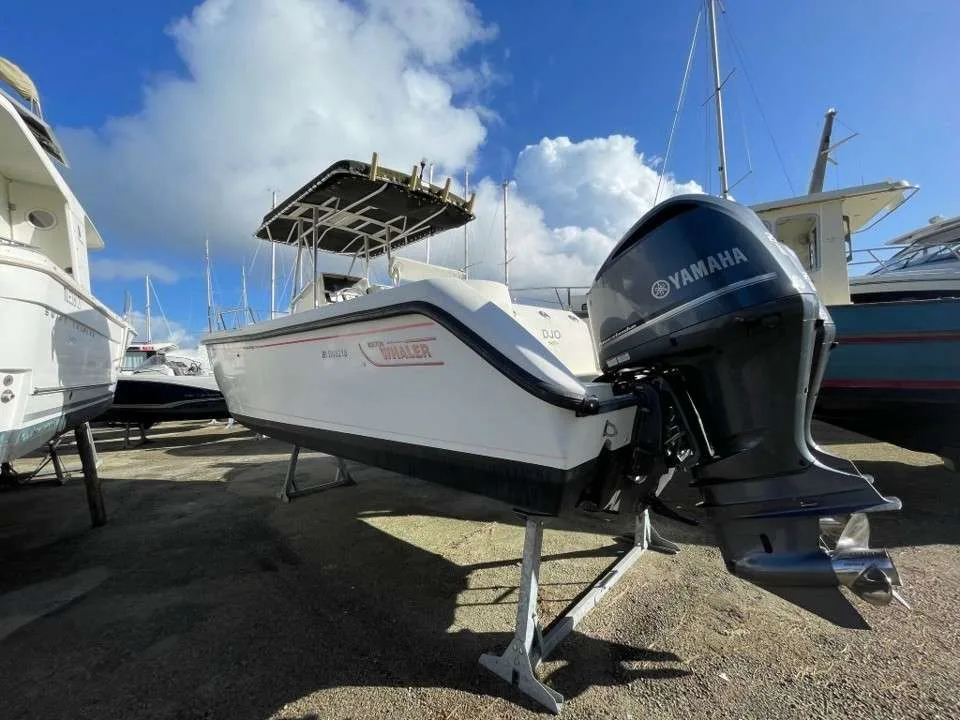 Boston Whaler Outrage 260 used - photo 1