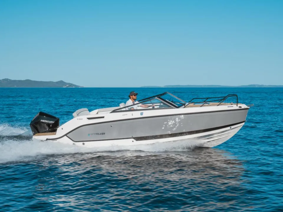 Quicksilver 675 Cruiser Deluxe Edition + F200Xl V6 gebraucht - Foto 1