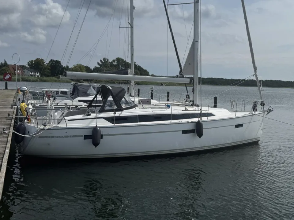 Bavaria Yachts Cruiser 37 used - photo 1