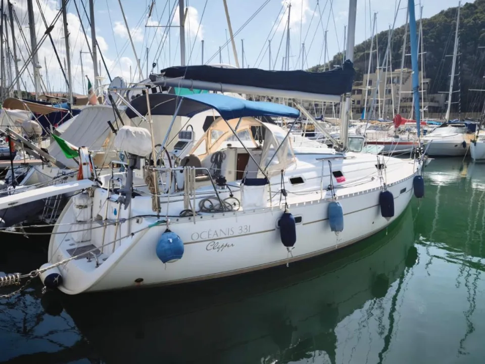 Beneteau OCEANIS CLIPPER 331 used - photo 1
