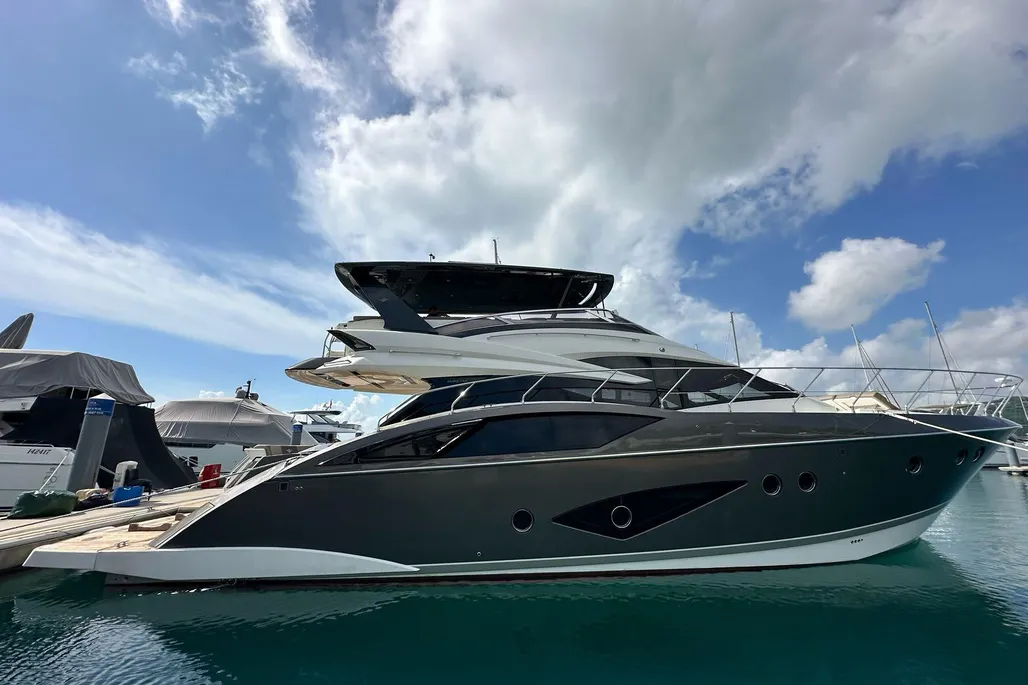 Marquis 630 Sport Yacht used - photo 1