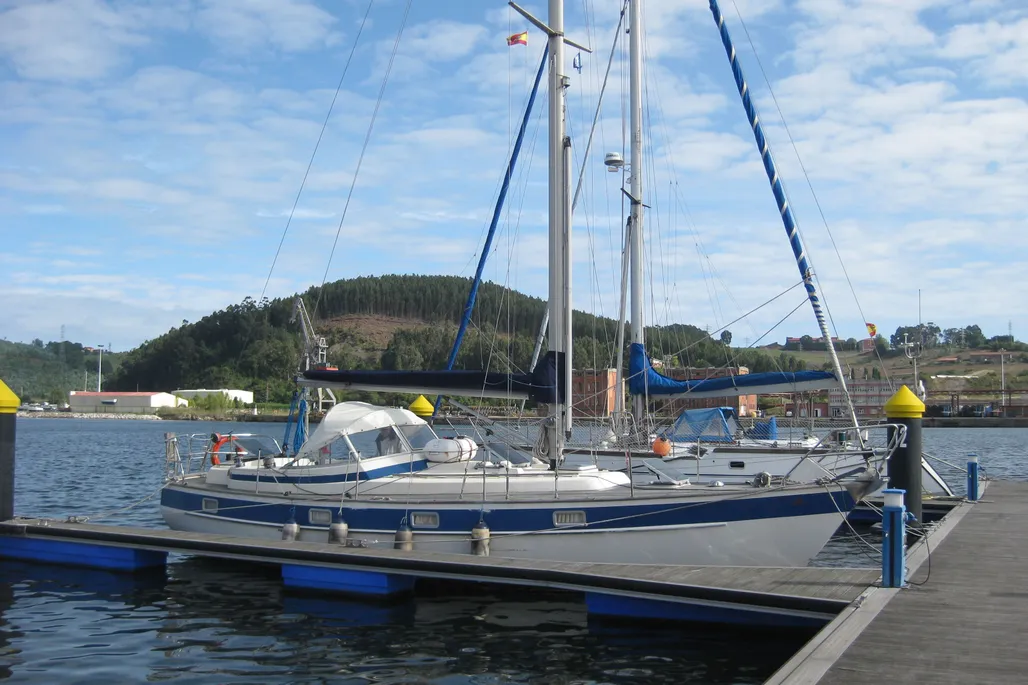Hallberg-Rassy 352 used - photo 1