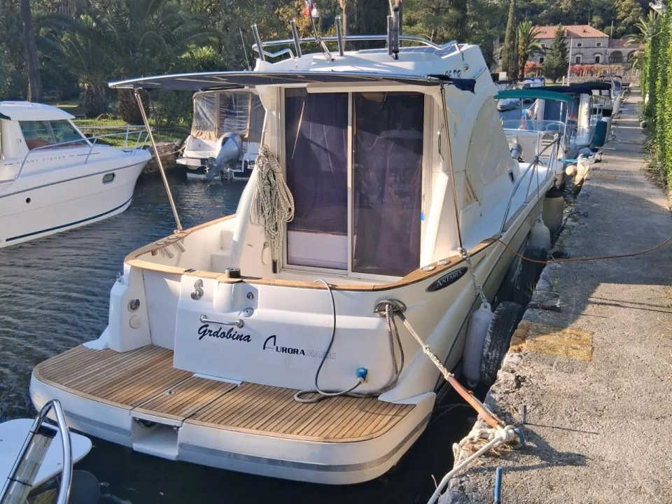 Beneteau Antares 8.8 usato - foto 1