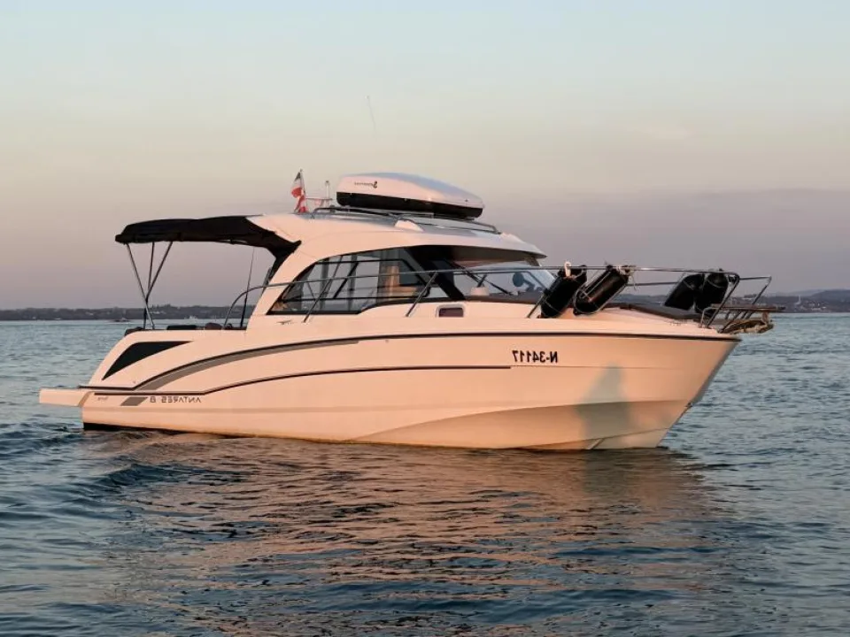 Beneteau Antares 8 OB usato - foto 1