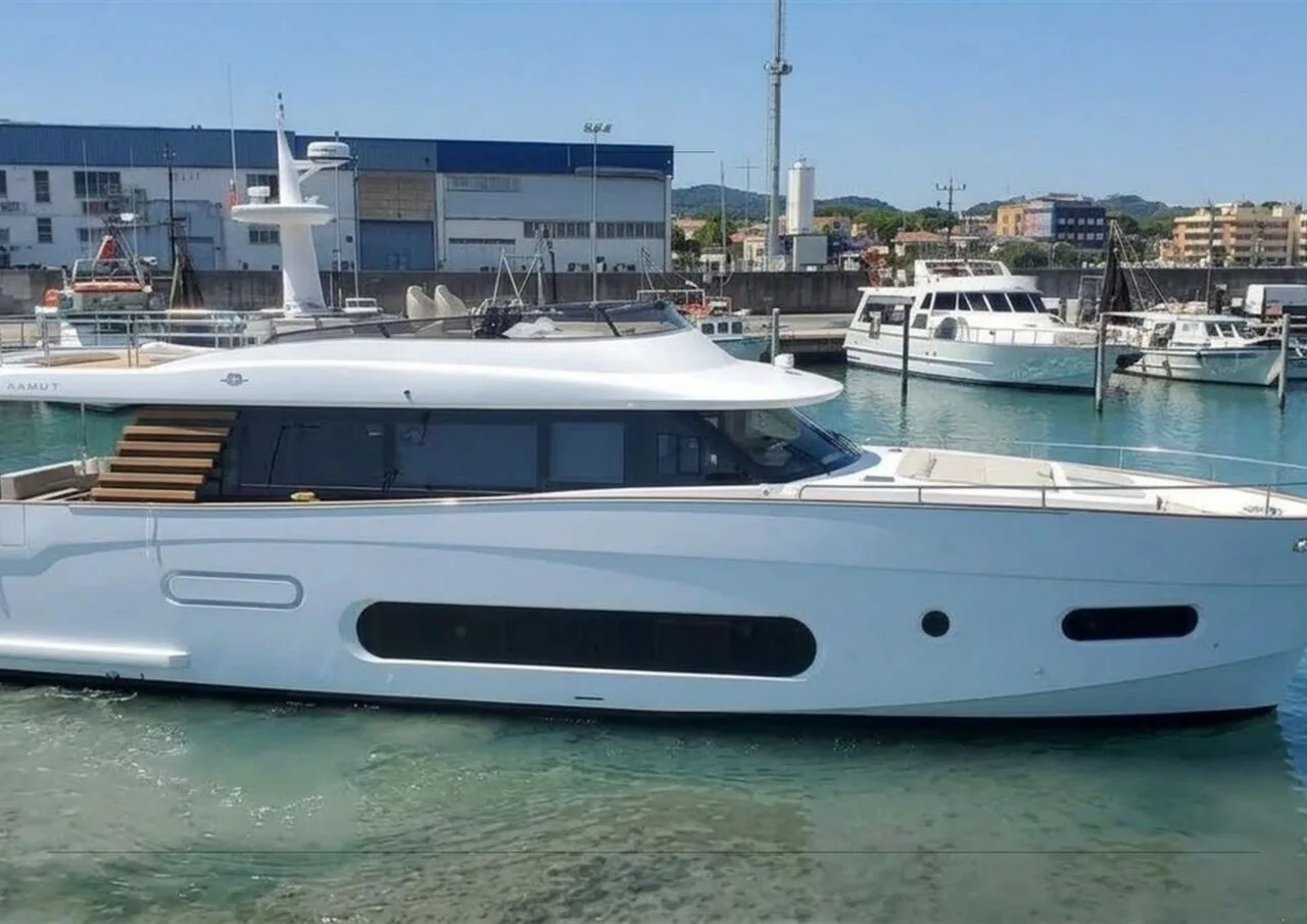 Azimut Magellano 66 EVO used - photo 1