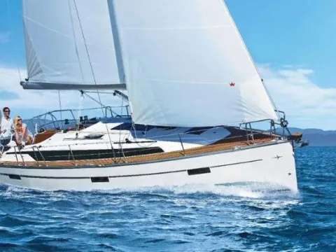 Bavaria Yachts 37 Cruiser NEW ENGINE, A/C used - photo 1 Bavaria Yachts 37 Cruiser NEW ENGINE, A/C used - photo 1