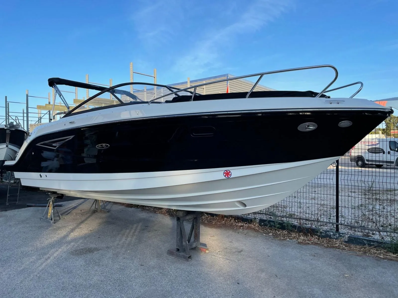 Sea Ray Sunsport 250 inbord used - photo 1