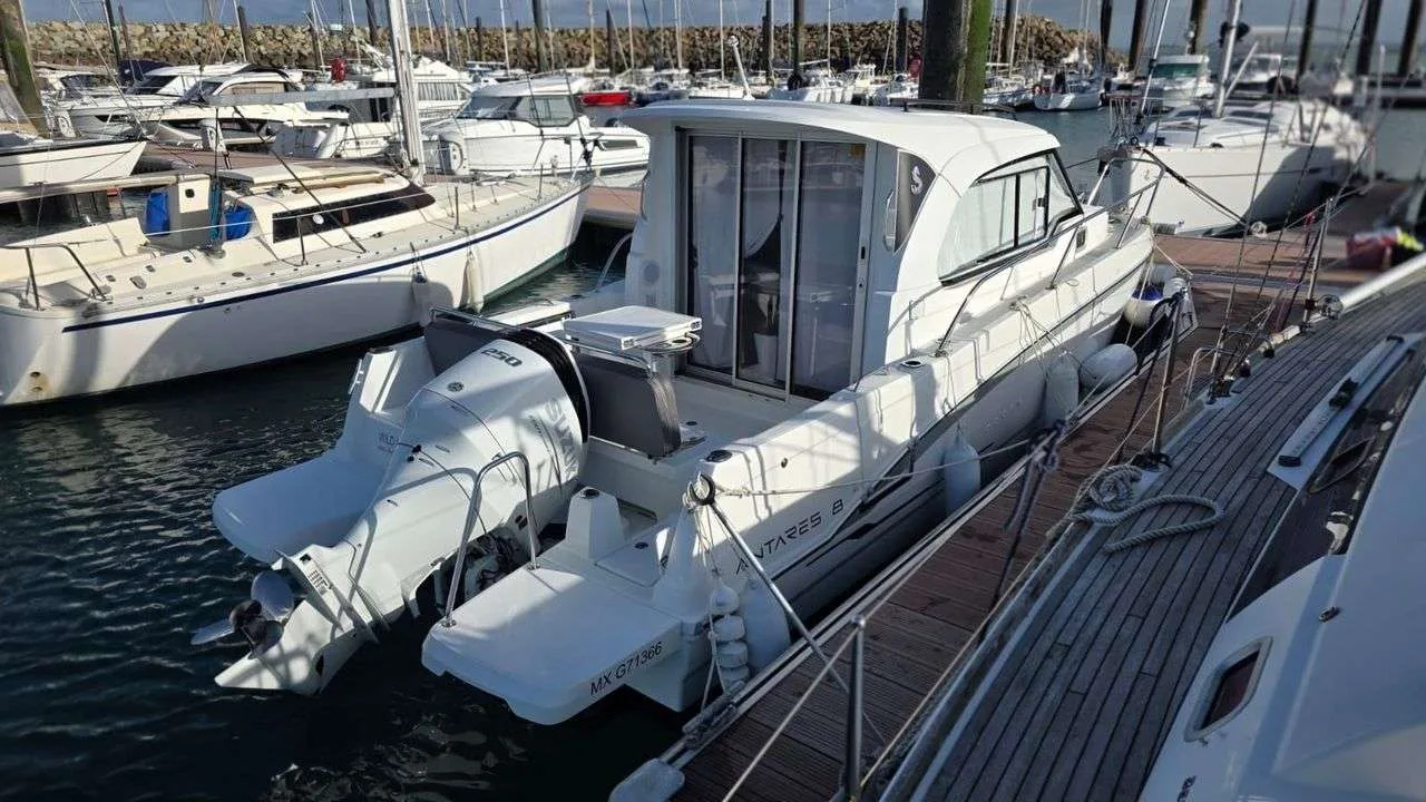Beneteau ANTARES 8 OB usato - foto 1
