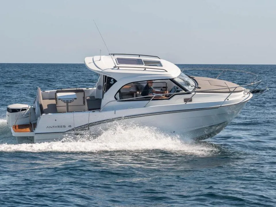 Beneteau Antares 8 usato - foto 1