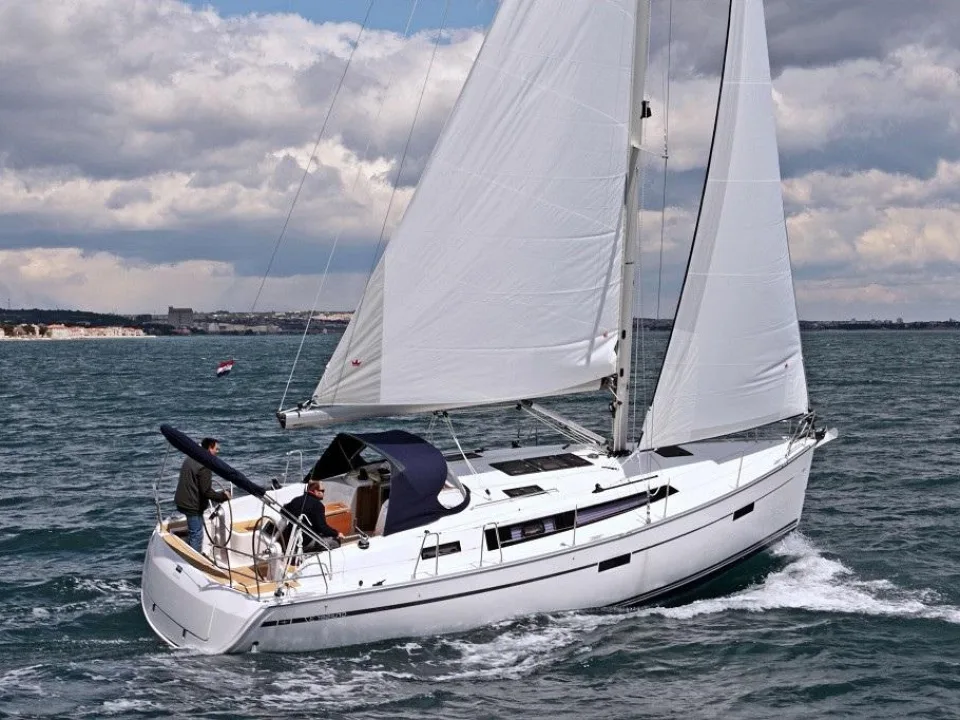 Bavaria Yachts 37 Cruiser used - photo 1