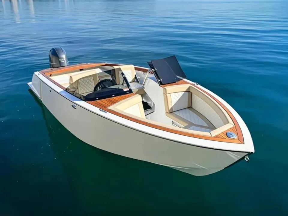 Flying Shark 5.7 Bowrider used - photo 1