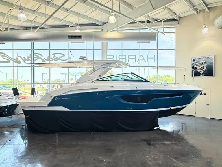 Cruisers Yachts 34 GLS I/O