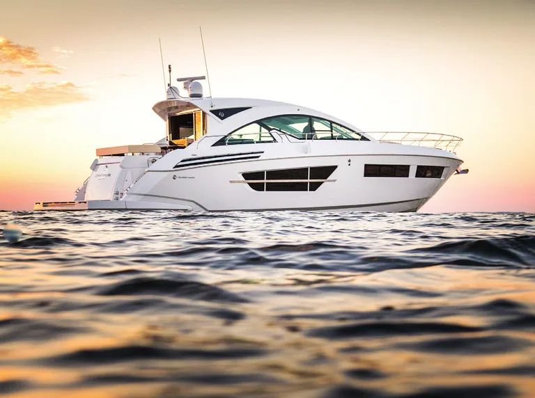 Cruisers Yachts 60 Cantius