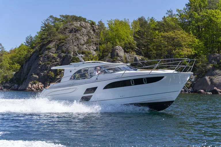 Marex Boats 360 Cabriolet Cruiser