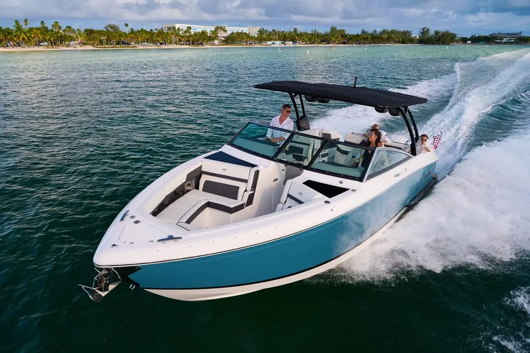 Cobalt Boats R33 OB