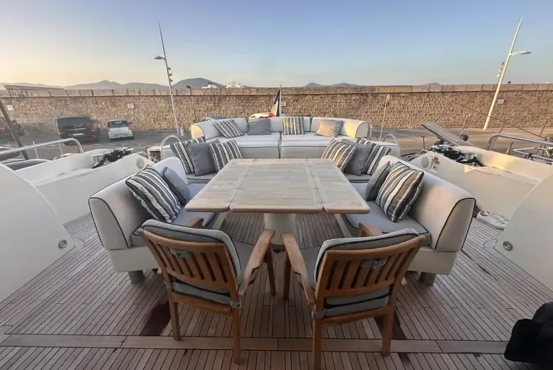 Sunseeker PREDATOR 84 used - hero image 4