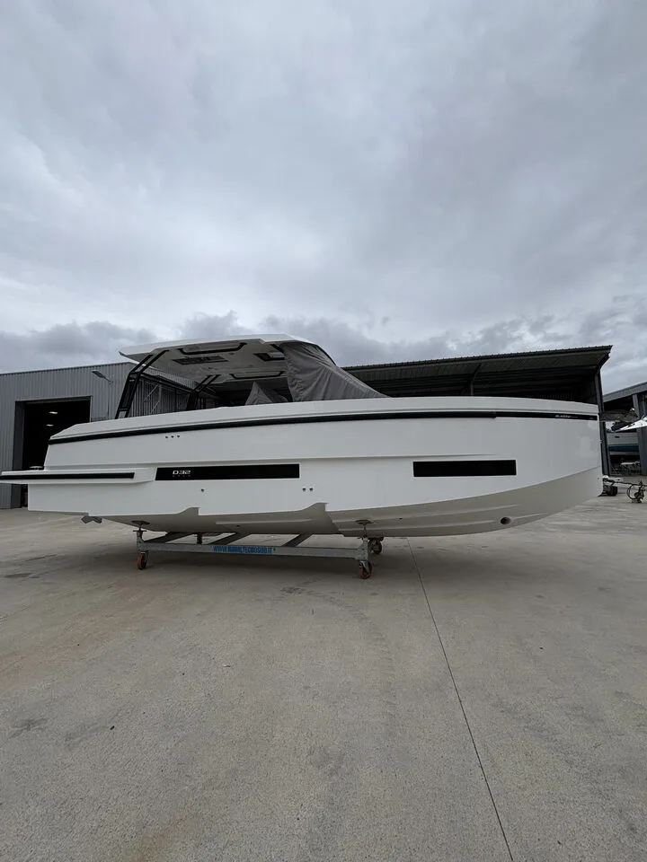 De Antonio Yachts D32 used - photo 1