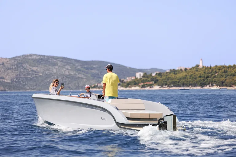 Rand Boats Mana 24
