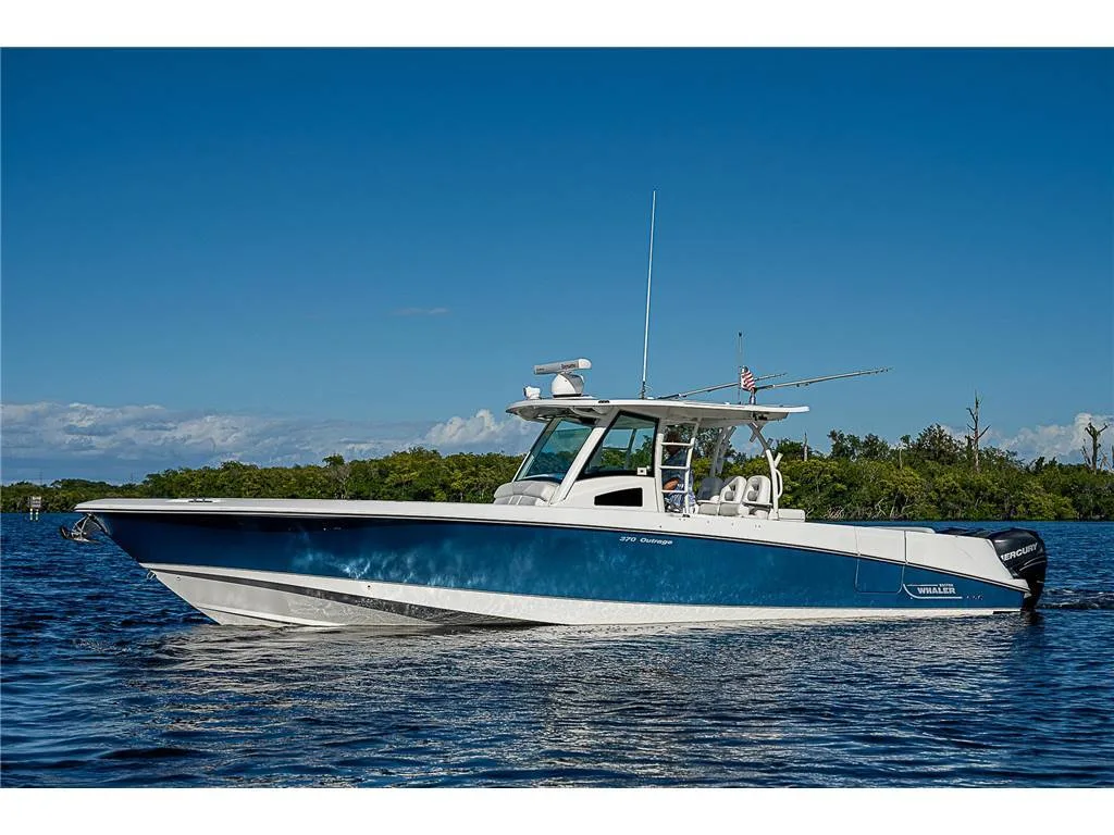 BOSTON WHALER 370 OUTRAGE used - photo 1